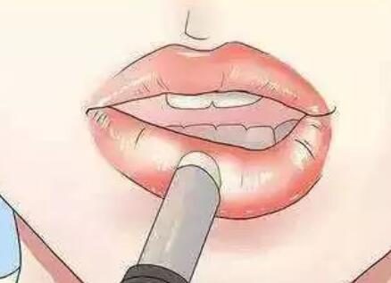涂唇膏的注意事項(xiàng)，南寧美容護(hù)膚管理培訓(xùn)