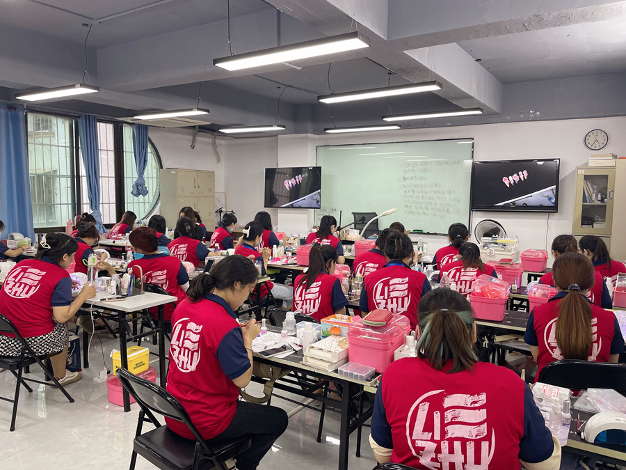 美甲做完為什么不亮？廣西美甲創(chuàng)業(yè)培訓