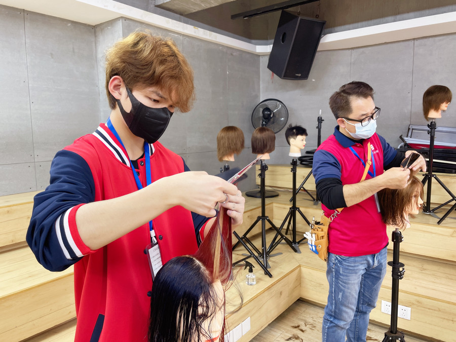 美發(fā)新手必懂的理發(fā)技巧，零基礎學理發(fā)教學