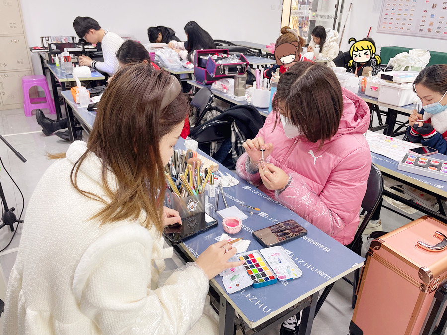 美甲學色彩重要性，廣西美甲基礎班彩教學內容