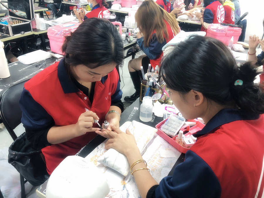 美甲延長甲的正確卸法，廣西美甲店常用方法