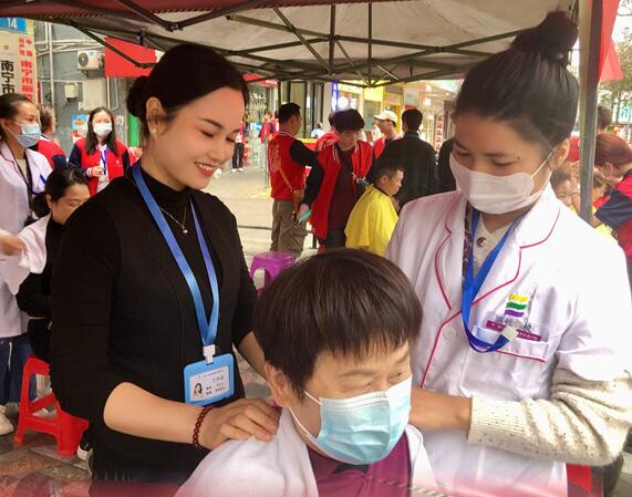 南寧美容公益活動，現(xiàn)場人氣火爆