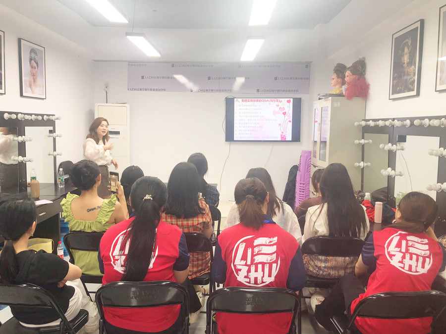 ?南寧美睫培訓(xùn)開(kāi)班，3月27日如約而至