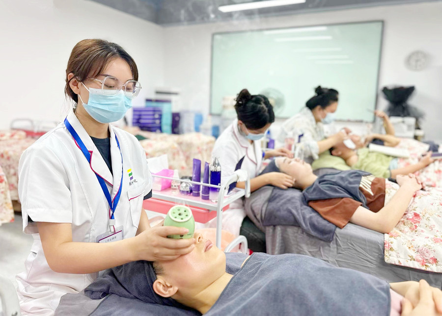 艾灸眼部的步驟，南寧美容健康管理