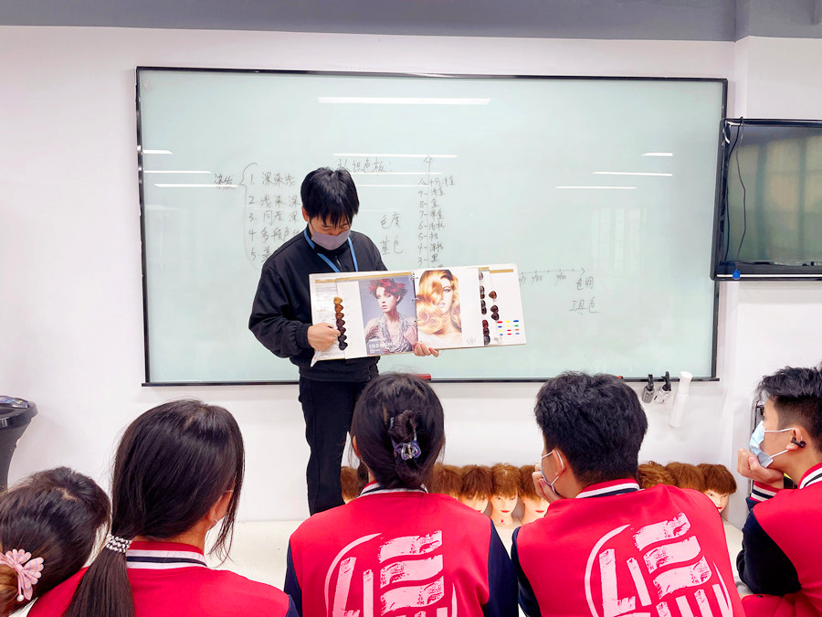 認識染發(fā)系統(tǒng)和色板，南寧學染發(fā)基礎