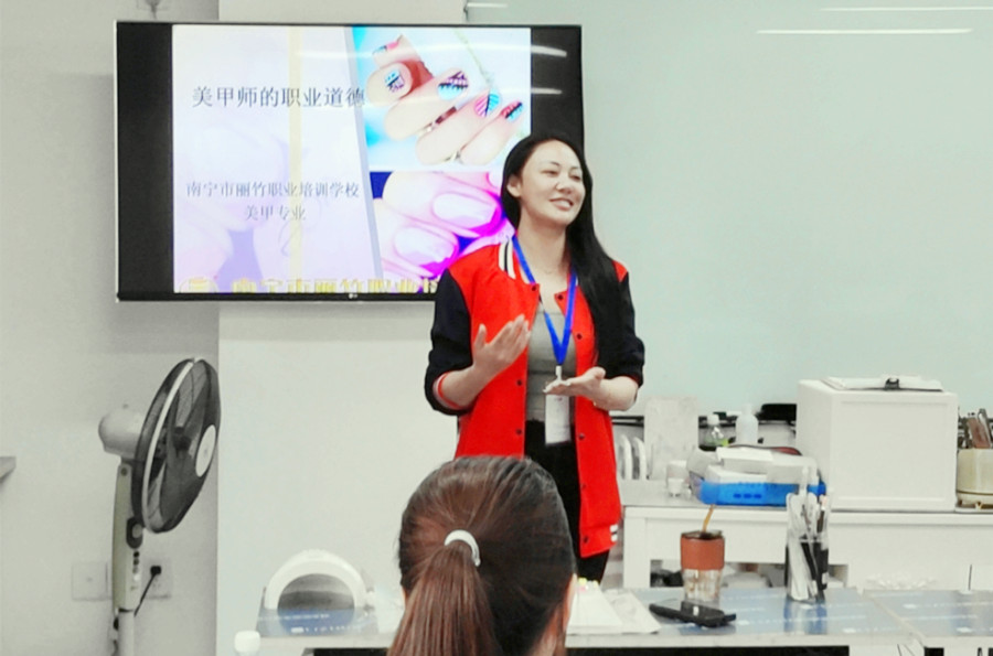 你好！歡迎來到南寧美甲培訓學校