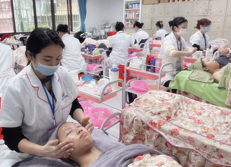 如何進(jìn)行面部提升，廣西美容技術(shù)培訓(xùn)學(xué)校教學(xué)