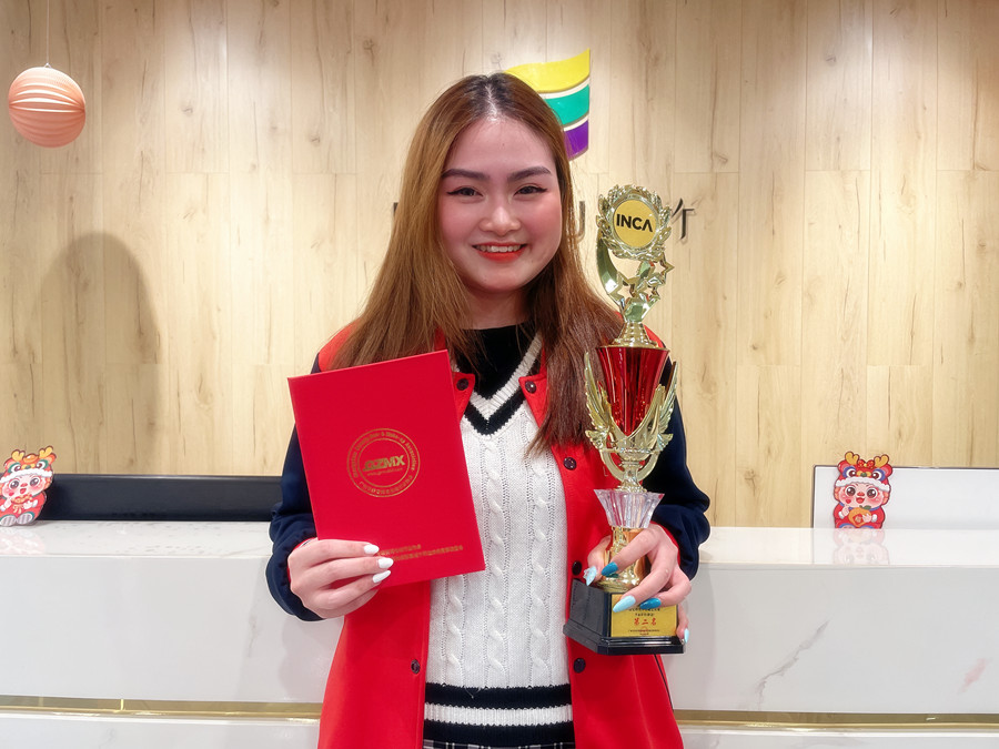 手繪小雛菊美甲 | 零基礎廣西學美甲學員作品