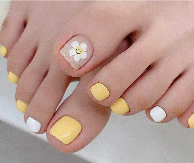 夏日腳趾美甲圖片，南寧美甲造型職業(yè)學(xué)校分享