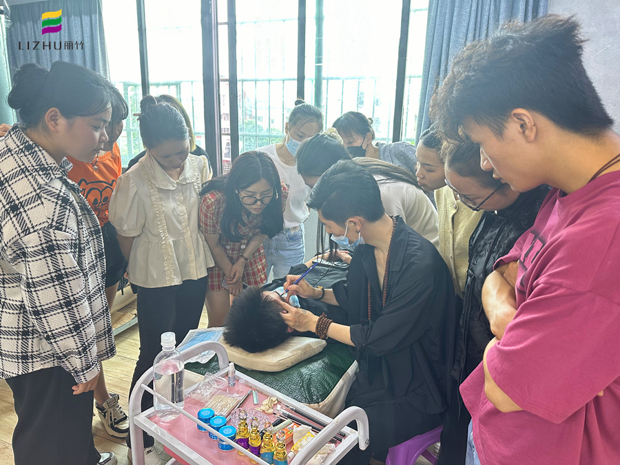 紋眉藝術(shù)感的體現(xiàn)，南寧紋繡造型學校分享