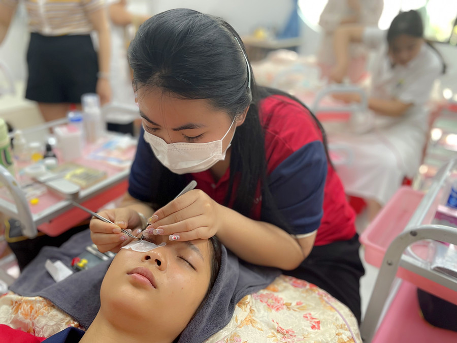 常見的美睫方式，南寧西鄉(xiāng)塘區(qū)美睫學(xué)校講解