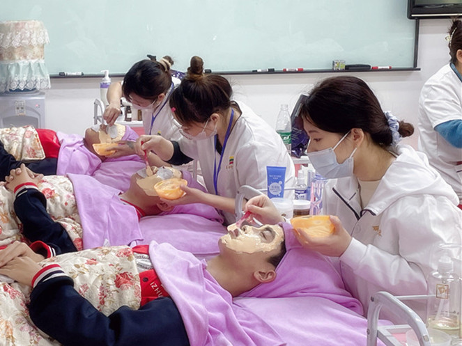 大愛喜歡軟膜粉護(hù)膚的原因，廣西學(xué)皮膚管理