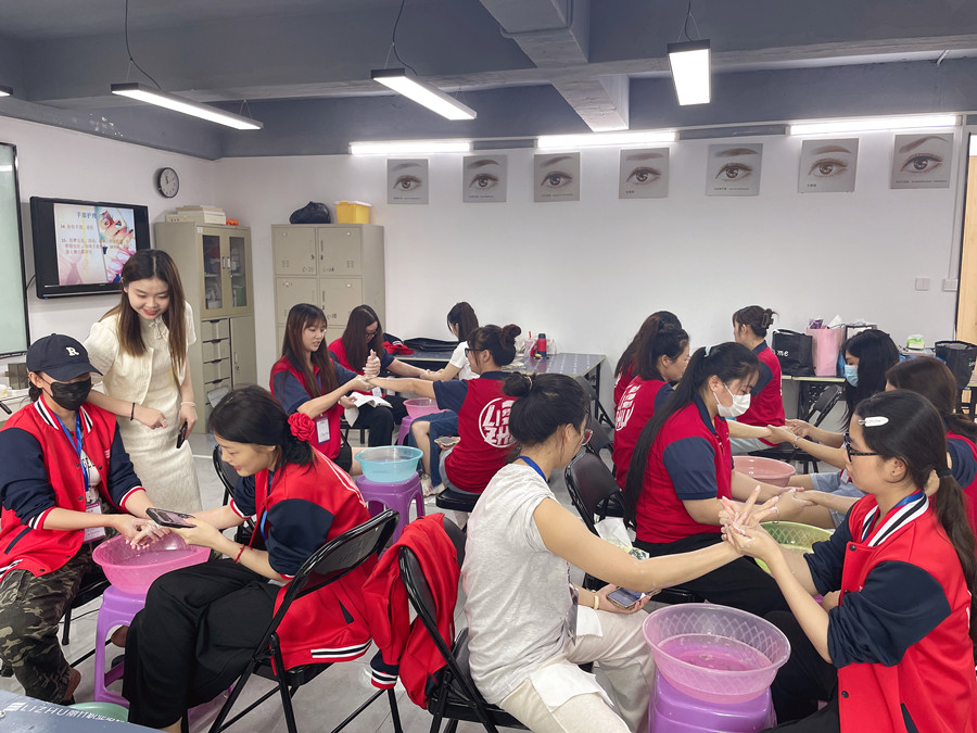 美甲手部護(hù)理的好處，南寧美甲培訓(xùn)課程講解