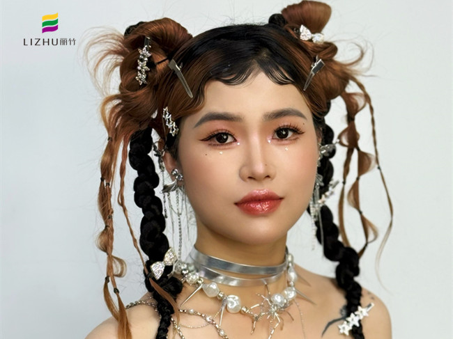 千禧甜辣妝，實(shí)力詮釋南寧彩妝學(xué)校哪家好？