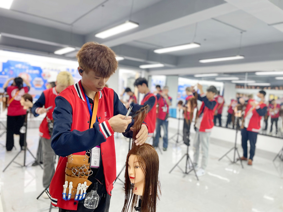 影響剪發(fā)的因素，廣西剪發(fā)結(jié)技術(shù)學(xué)校課程講解