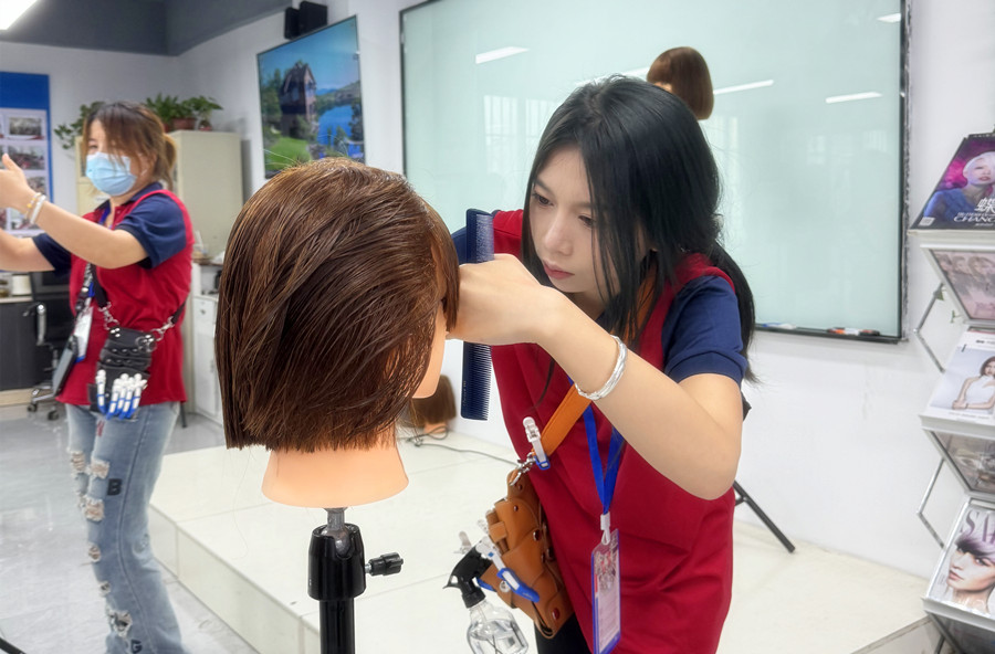 南寧美發(fā)培訓課程：經(jīng)典廂式齊裝是什么？