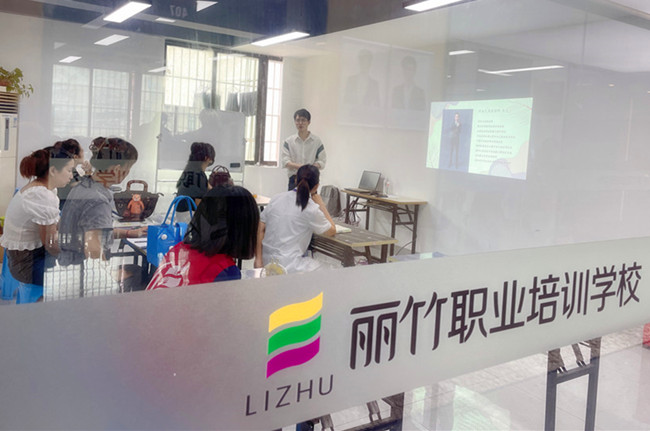 麗竹學(xué)?！睹佳鄞酱髱煱唷烽_課啦