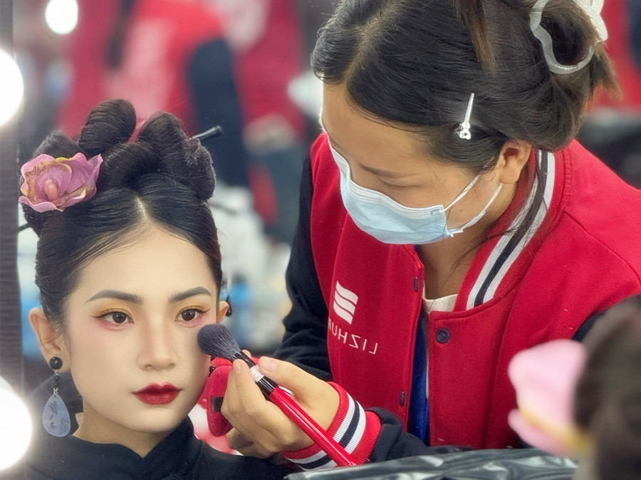 零基礎(chǔ)學化妝在廣西學員作品：新中式造型