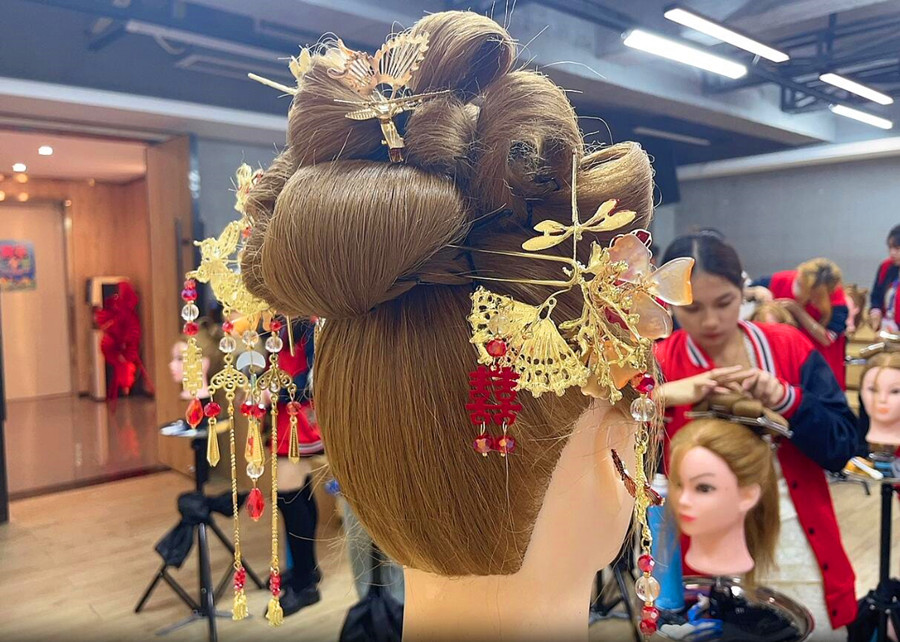 秀禾發(fā)型特點解析，南寧學化妝造型