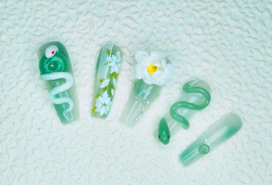 小蛇美甲款式，廣西美甲款式進(jìn)修班作品