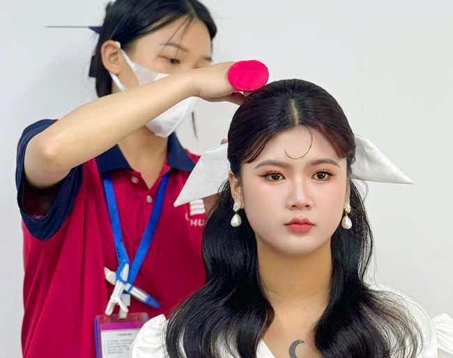 廣西新娘跟妝學(xué)校學(xué)員作品：韓式簡(jiǎn)約新娘