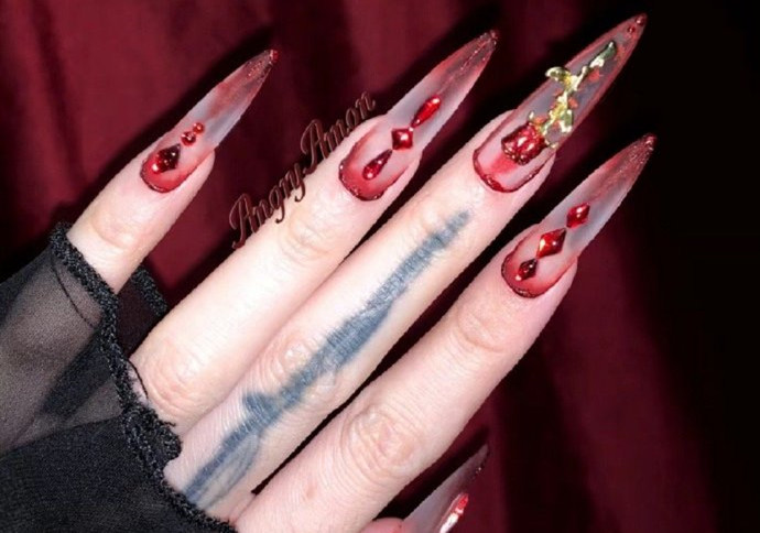 惡女美甲款式，廣西美甲職業(yè)技師學(xué)校準(zhǔn)備好了