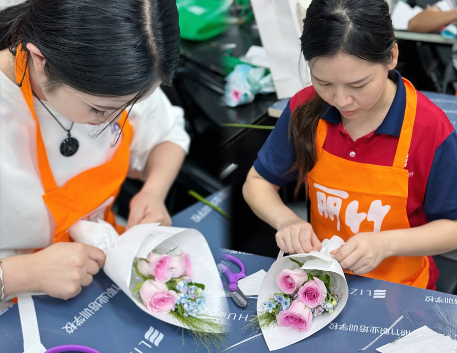 南寧花藝學(xué)校開班首日，學(xué)員收獲滿滿