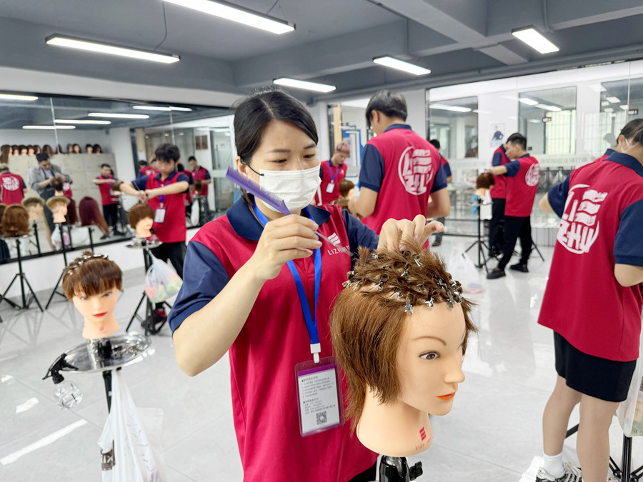 什么叫鋼夾燙？南寧學燙發(fā)哪家比較好？