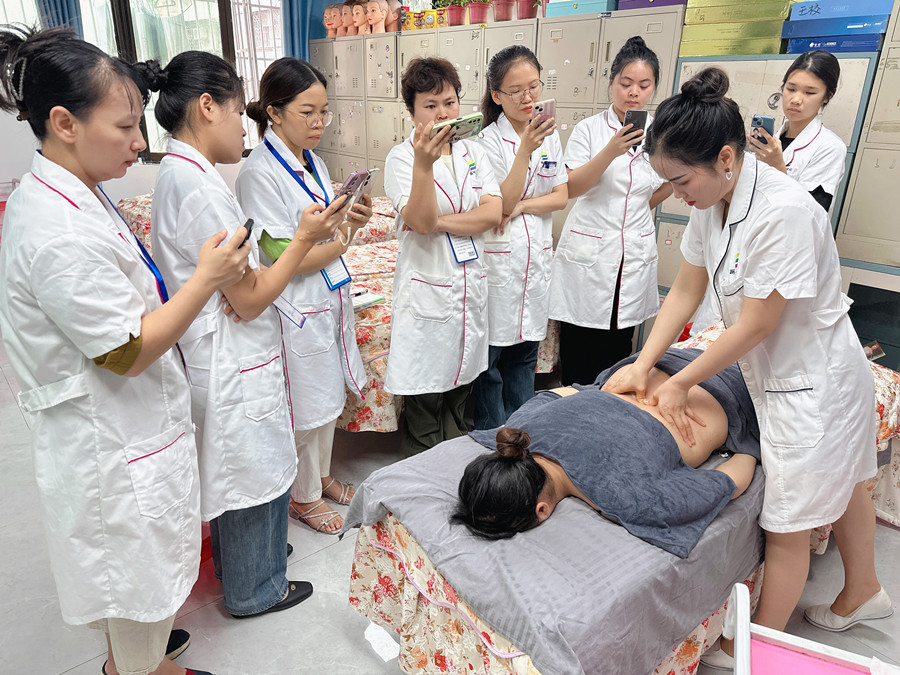 按摩腹部的好處，南寧美容美體實(shí)訓(xùn)講解