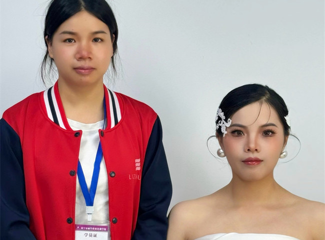 廣西學(xué)化妝高彩培訓(xùn)：蕾絲簡(jiǎn)約新娘