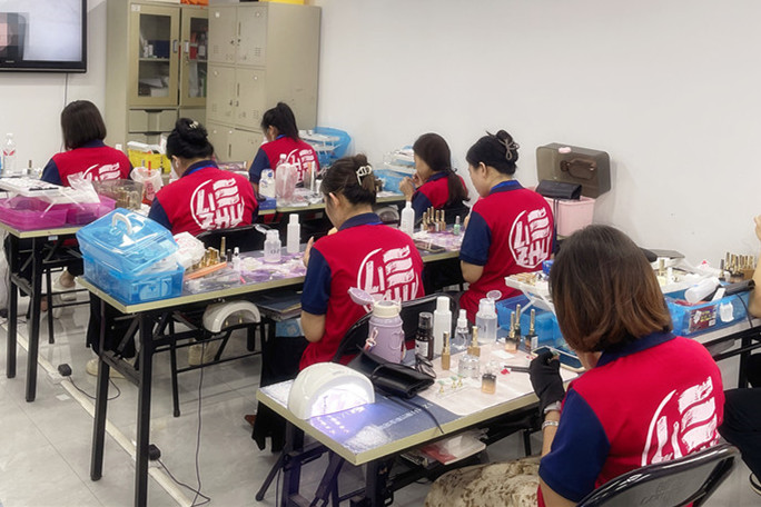 黑色系ins風(fēng)美甲，廣西美甲名校款式介紹