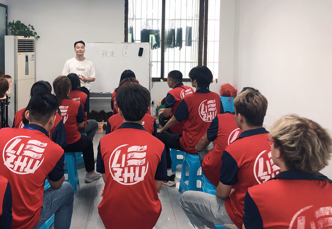 廣西美發(fā)職業(yè)學校為畢業(yè)班舉行美發(fā)就業(yè)宣講會