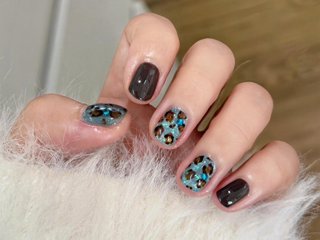 秋季豹紋美甲，南寧美甲培訓(xùn)中心分享