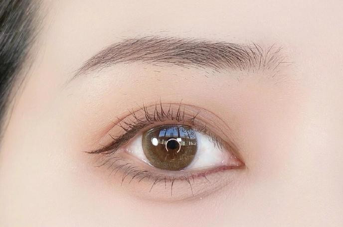 偽素顏眼妝教程，廣西化妝中心手把手教你