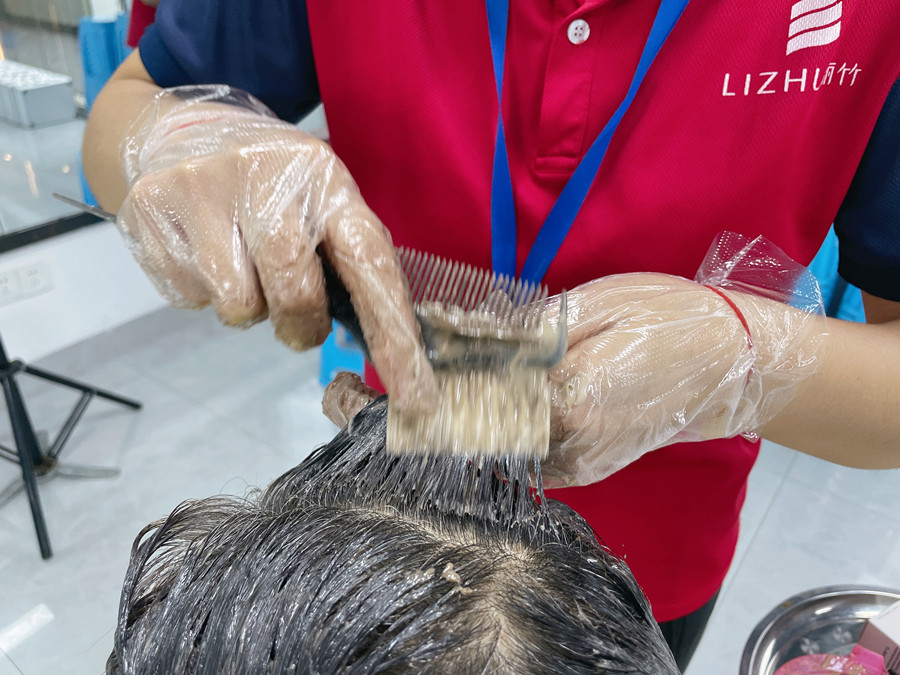 泡沫染發(fā)劑的使用技巧，廣西燙染培訓(xùn)學(xué)校分享