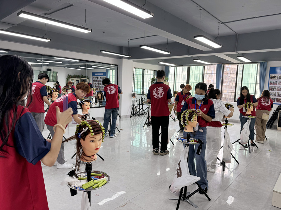 沖擊技能大賽，南寧美發(fā)培訓(xùn)學(xué)校賽前訓(xùn)練