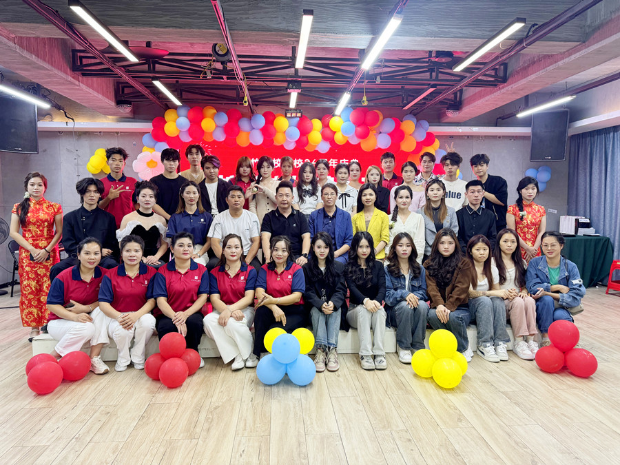 11月8日，南寧麗竹職業(yè)培訓(xùn)學(xué)校校園文化藝術(shù)節(jié)盛大舉辦