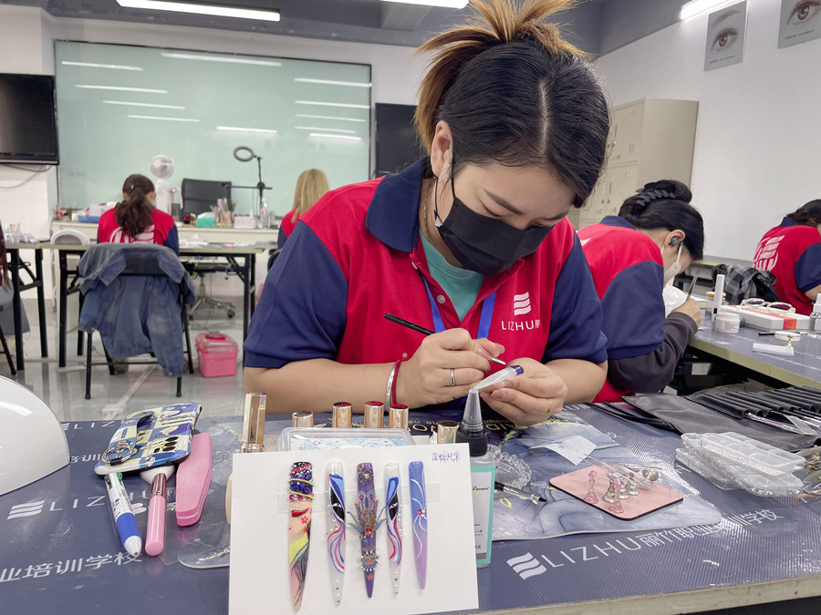飾品彩繪美甲，南寧美甲進修提升作品
