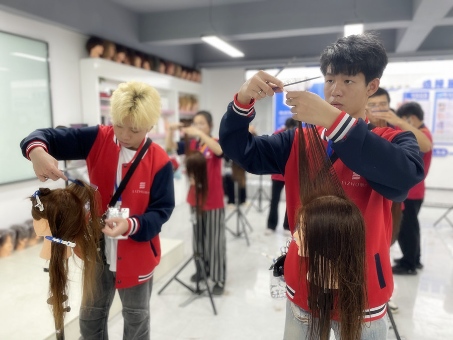 南寧理發(fā)學(xué)校：為何建議女士定期剪發(fā)？