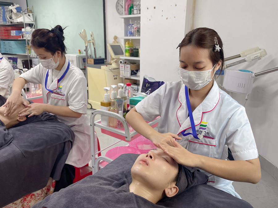 護膚三部曲有哪些項目？廣西學美容哪里便宜