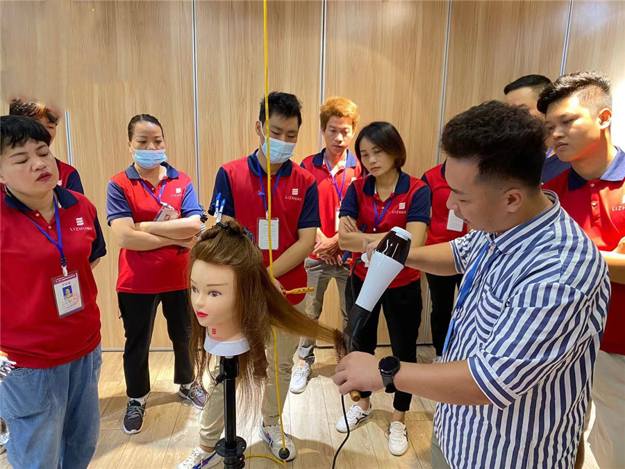 快速洗吹頭發(fā)的技巧，廣西吹風(fēng)造型整理