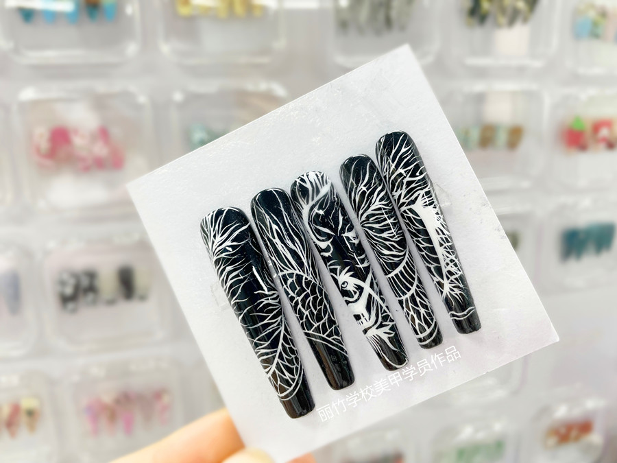 國風線條美甲，南寧學美甲哪里專業(yè)？