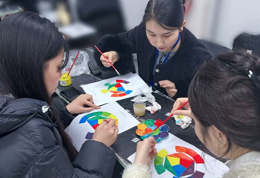 十二色相環(huán)有哪些顏色？廣西化妝基礎(chǔ)教學(xué)