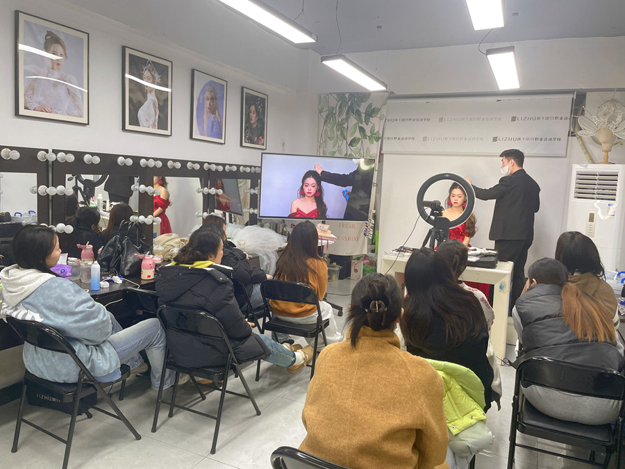 千金禮服造型教程解析，南寧新娘跟妝培訓(xùn)