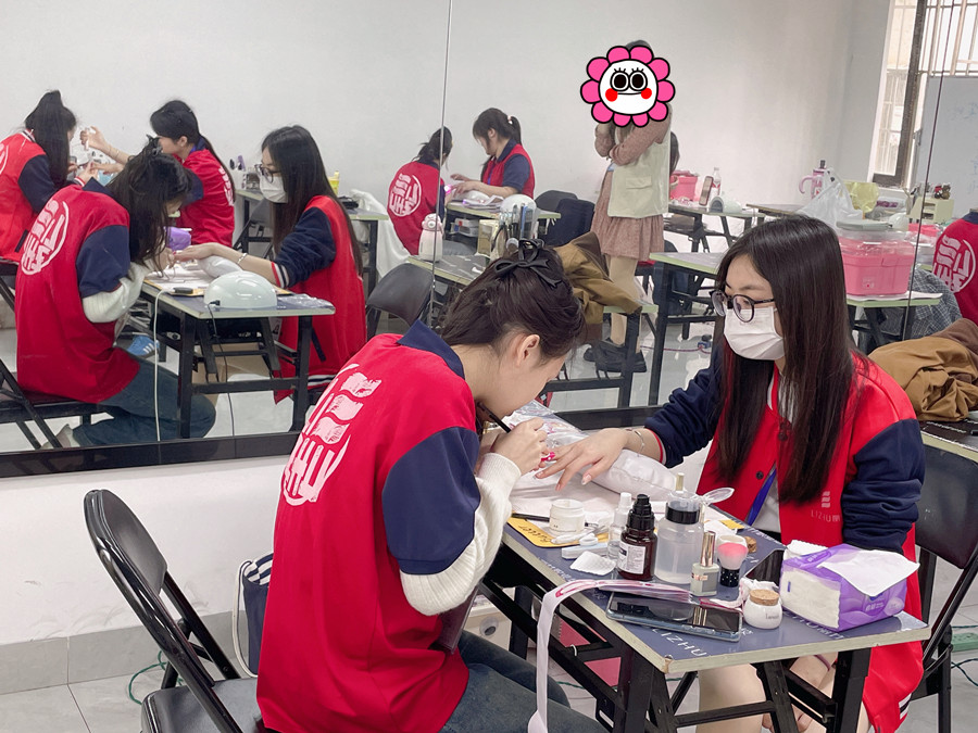 紙托光療延長技巧，廣西美甲專業(yè)教學(xué)