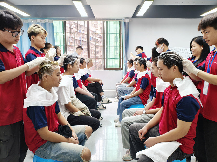 南寧美發(fā)洗護培訓：如何快速坐著洗頭？