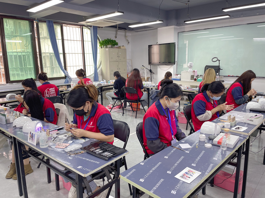  鏡面感蕾絲美甲，廣西美甲深造提升課作品