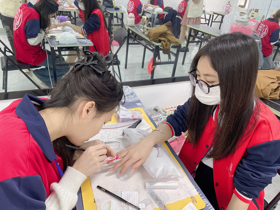 光療美甲進氣泡怎么辦？南寧美甲課件講解