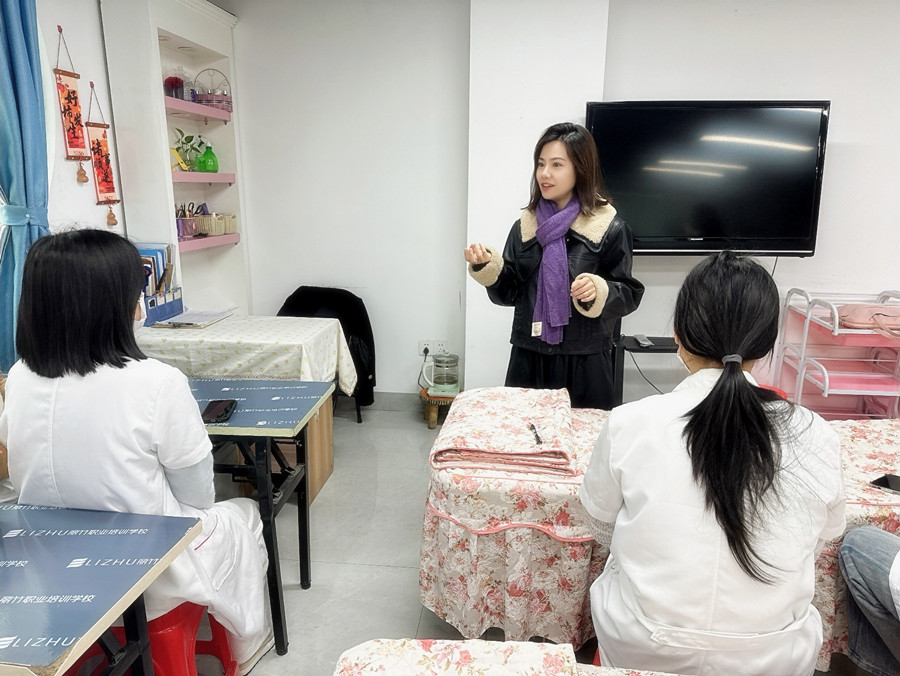 南寧美容師招聘，廣西南寧專業(yè)美容學(xué)校舉行就業(yè)宣講會