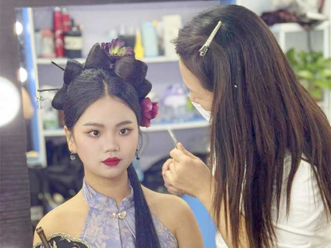 清冷新中式，南寧美妝學(xué)院零基礎(chǔ)學(xué)員作品